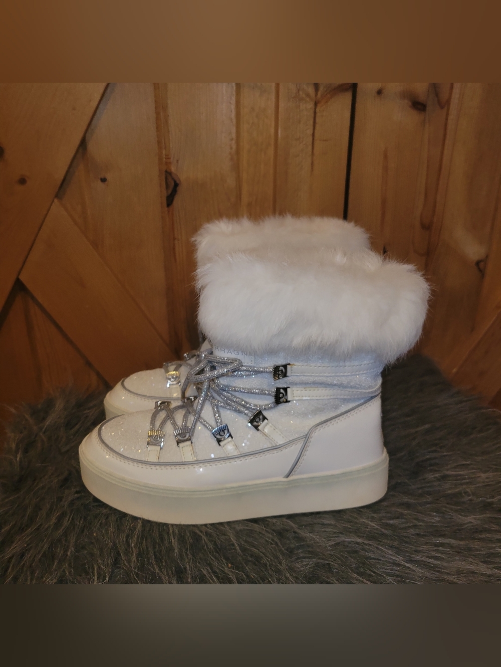 Chiara Ferragni Glitter Snow Boots White Faux Fur Eye Motif Italy Size 39 Womens